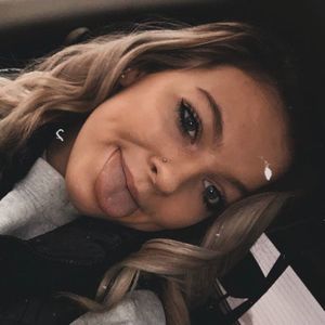 Meet your Posher, Kayley